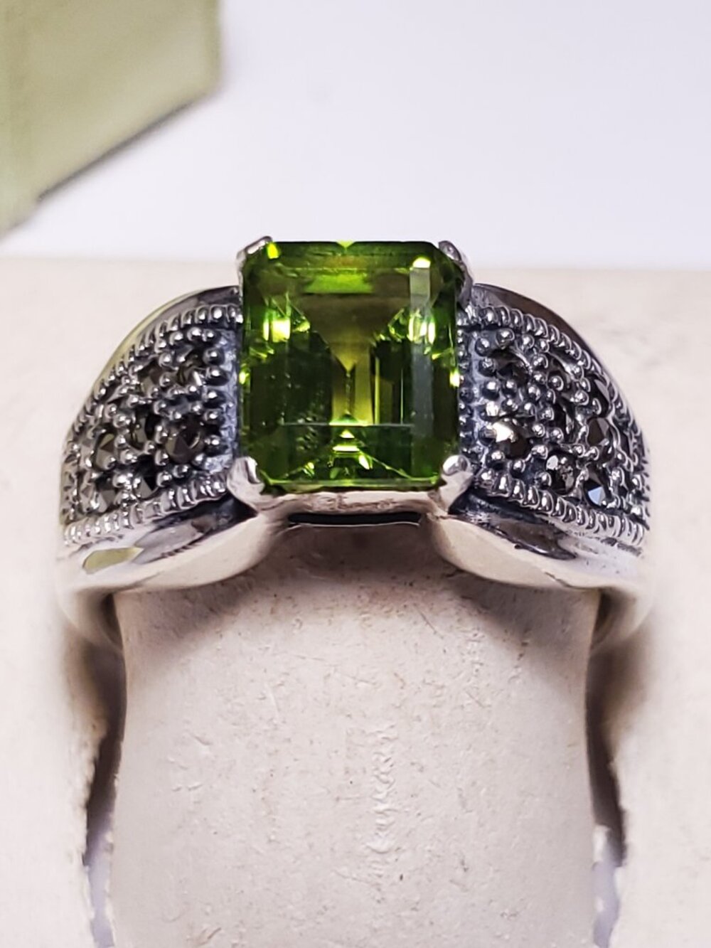 Estate 3.5ctw Natural Emerald cut Peridot &Rd Marcasite Sterling S-9.25Ring25020